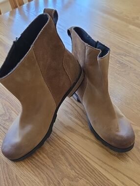 Sorel Tan Suede Ankle Booties with Low Heel 🟨 TOTE